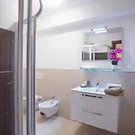 Дом отдыха Ossuccio Grande C With Pool Sleeps 12 By Italian *