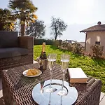 Дом отдыха Ossuccio Grande C With Pool Sleeps 12 By Italian