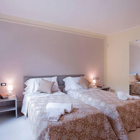 Ossuccio Grande C With Pool Sleeps 12 By Italian * Комо