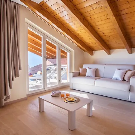 Ossuccio Grande C With Pool Sleeps 12 By Italian Holiday home Como