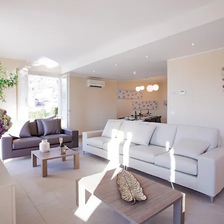 Ossuccio Grande C With Pool Sleeps 12 By Italian Holiday home Como