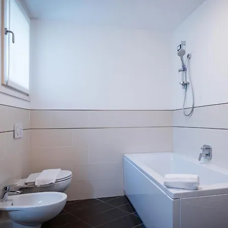 Hébergement de vacances Donagh- With Pool Sleeps 12 By Italian *