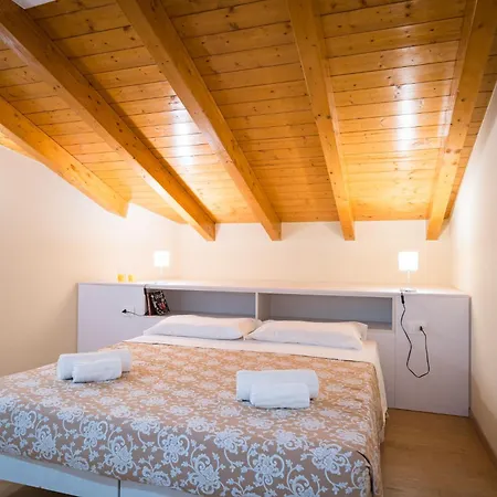 Donagh- With Pool Sleeps 12 By Italian *