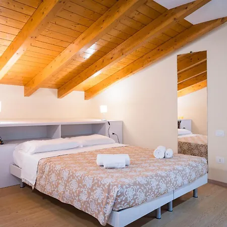 Donagh- With Pool Sleeps 12 By Italian * Como