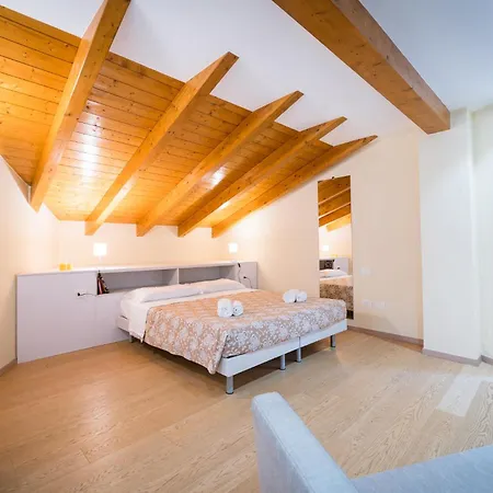 Сasa de vacaciones Donagh- With Pool Sleeps 12 By Italian *