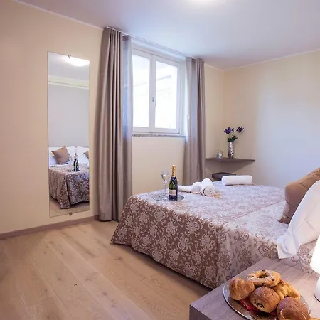 Villa Donagh- Home With Pool Sleeps 12 By Italian Apartments Como