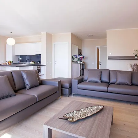 Villa Donagh- Home With Pool Sleeps 12 By Italian Apartments Casa de Férias *