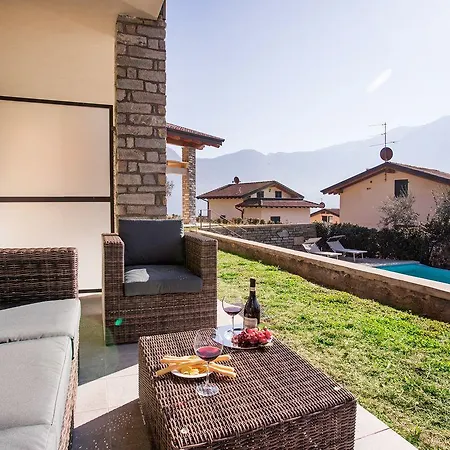 度假居 Ossuccio Grande C With Pool Sleeps 12 By Italian *