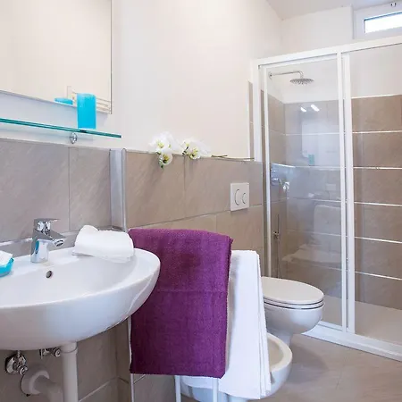 Villa Donagh- Home With Pool Sleeps 12 By Italian Apartments * Como