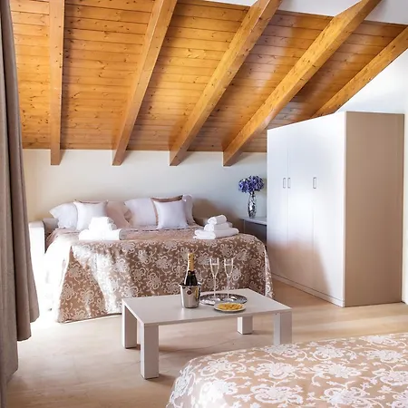 度假居 Ossuccio Grande C With Pool Sleeps 12 By Italian