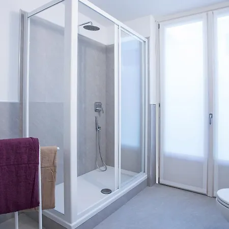 度假居 Ossuccio Grande C With Pool Sleeps 12 By Italian