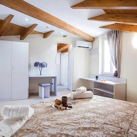 Villa Donagh- Home With Pool Sleeps 12 By Italian Apartments *