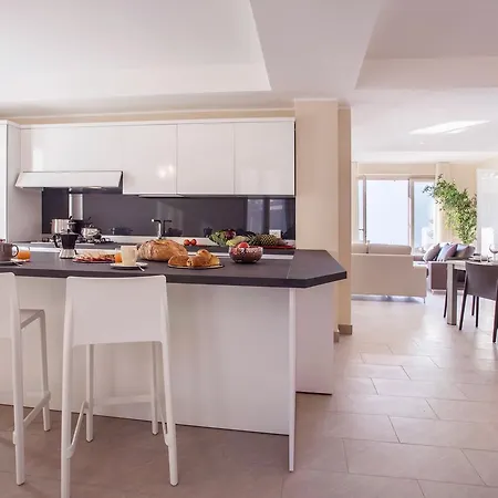 Villa Donagh- Home With Pool Sleeps 12 By Italian Apartments