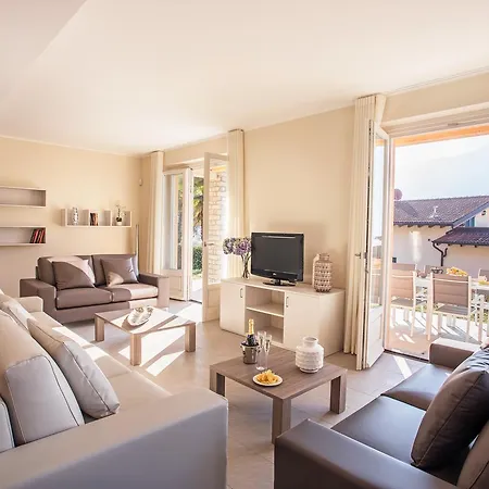 Villa Donagh- Home With Pool Sleeps 12 By Italian Apartments Como