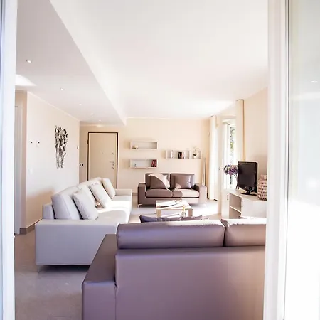 度假居 Ossuccio Grande C With Pool Sleeps 12 By Italian