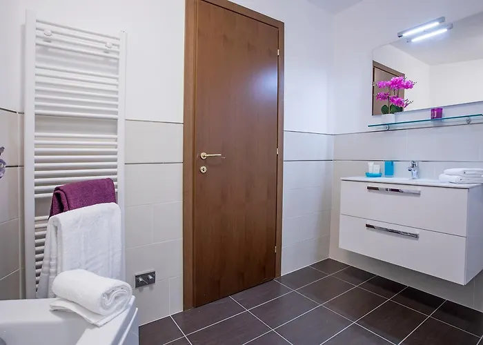 Ossuccio Grande C With Pool Sleeps 12 By Italian Como