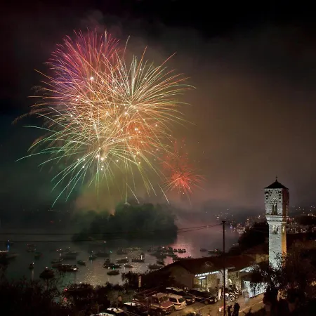 Tatil Evi Ossuccio Grande C With Pool Sleeps 12 By Italian