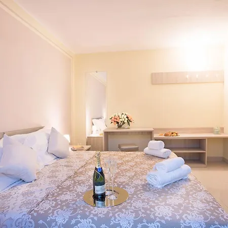 Villa Donagh- Home With Pool Sleeps 12 By Italian Apartments קומו