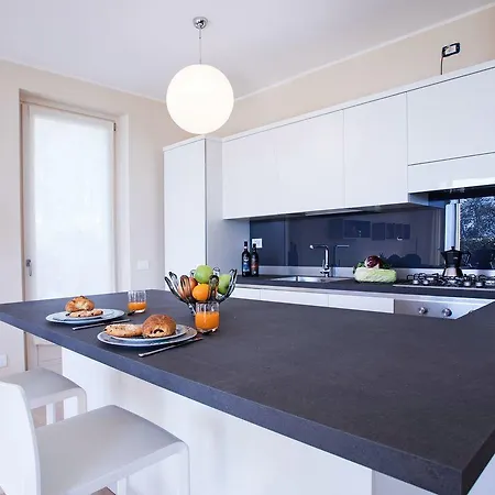 Villa Donagh- Home With Pool Sleeps 12 By Italian Apartments *