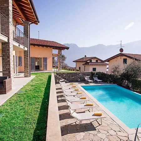 Tatil Evi Ossuccio Grande C With Pool Sleeps 12 By Italian