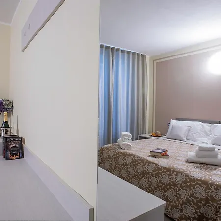 Villa Donagh- Home With Pool Sleeps 12 By Italian Apartments *