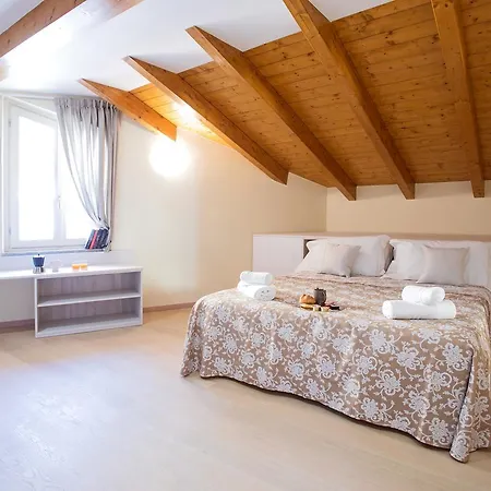 Ossuccio Grande C With Pool Sleeps 12 By Italian Como