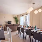 Сasa de vacaciones Ossuccio Grande C With Pool Sleeps 12 By Italian *