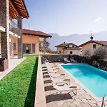 Сasa de vacaciones Ossuccio Grande C With Pool Sleeps 12 By Italian
