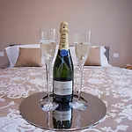 Сasa de vacaciones Ossuccio Grande C With Pool Sleeps 12 By Italian