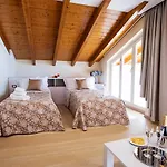 Ossuccio Grande C With Pool Sleeps 12 By Italian Сasa de vacaciones *
