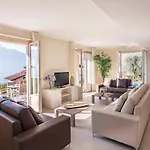 Сasa de vacaciones Ossuccio Grande C With Pool Sleeps 12 By Italian *