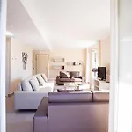 Сasa de vacaciones Ossuccio Grande C With Pool Sleeps 12 By Italian